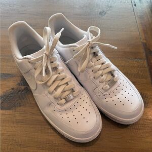 Classic White Men's Sneakers size US. 8.5